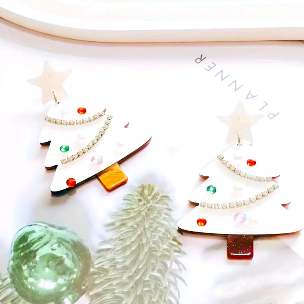 NWT Large Christmas Tree Earrings